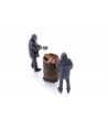 ARTITEC 5870048 - Operai con barile per fuoco, Resina H0-1:87