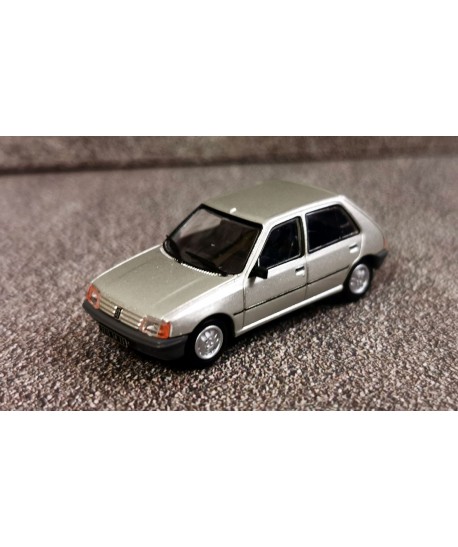 REE MODELES CB-148 Peugeot 205 GE (grigio metall.) - 1:87