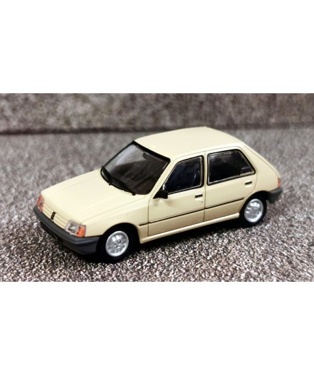 REE MODELES CB-150 Peugeot 205 GE (Beige antilope) - 1:87