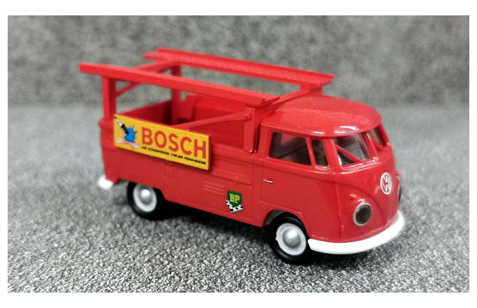 BREKINA 32866 - Volkswagen T1b trasporto auto da corsa BOSCH - 1:87