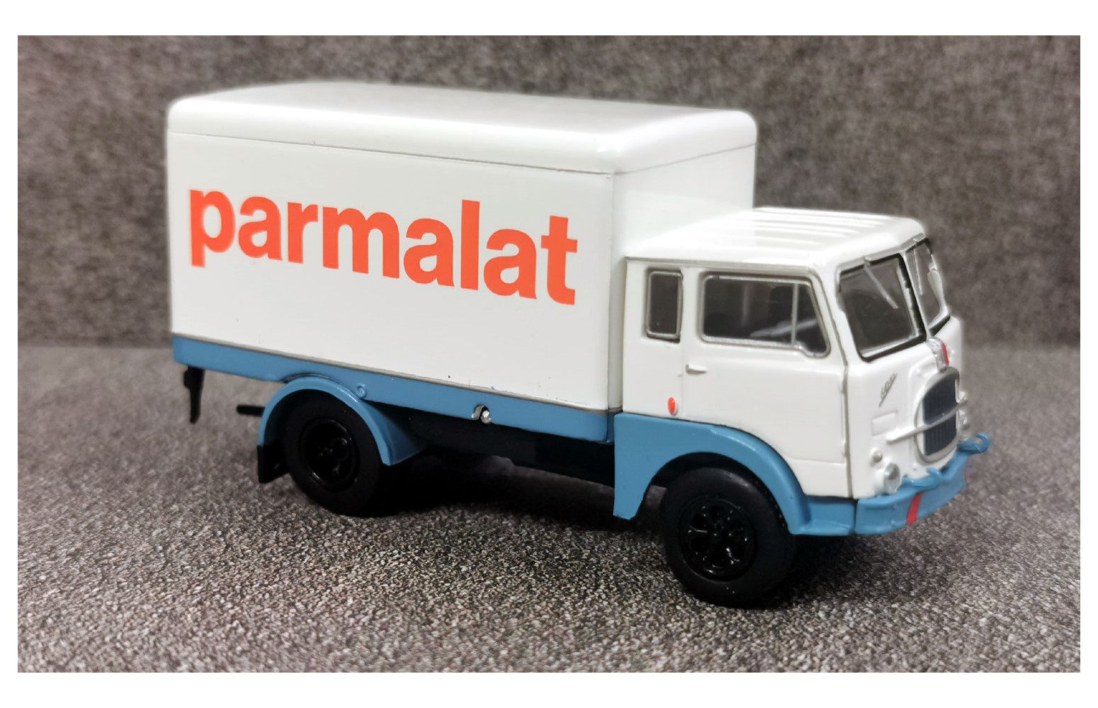 BREKINA 58610 - FIAT 642 "Parmalat" - 1:87
