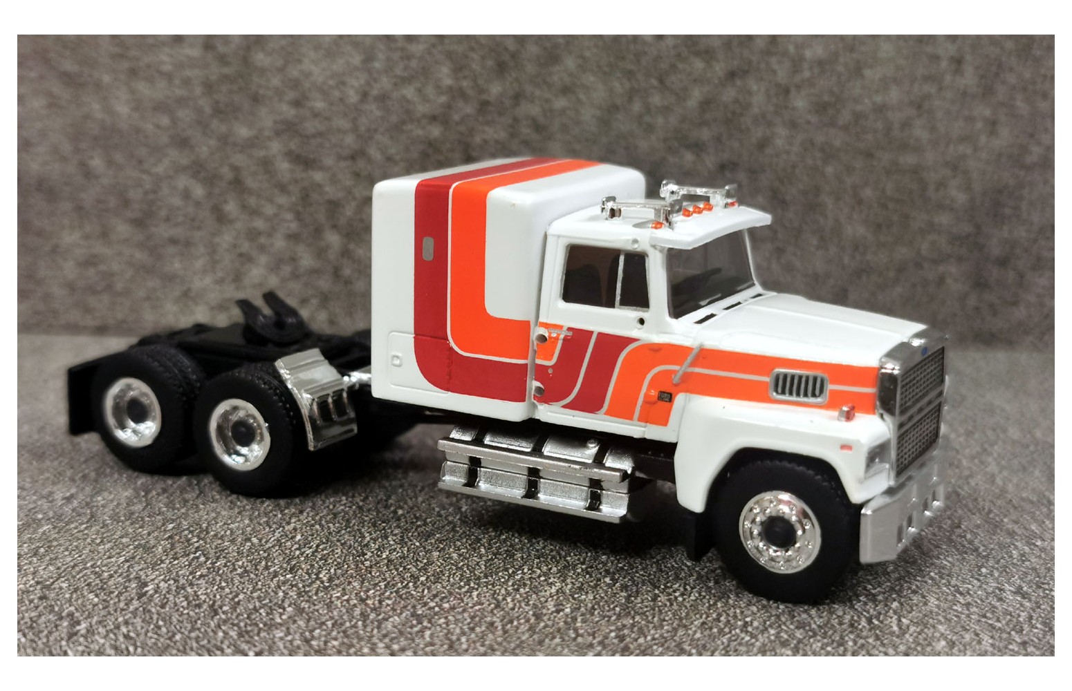 BREKINA 85876 - FORD LTL 9000 (1978) Bianco/arancione - 1:87