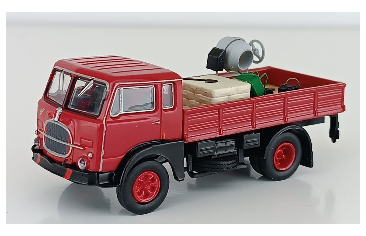 PIRATA PIBK 58600/1 - FIAT 642 cassonato, rosso/nero con carico edilizia - 1:87