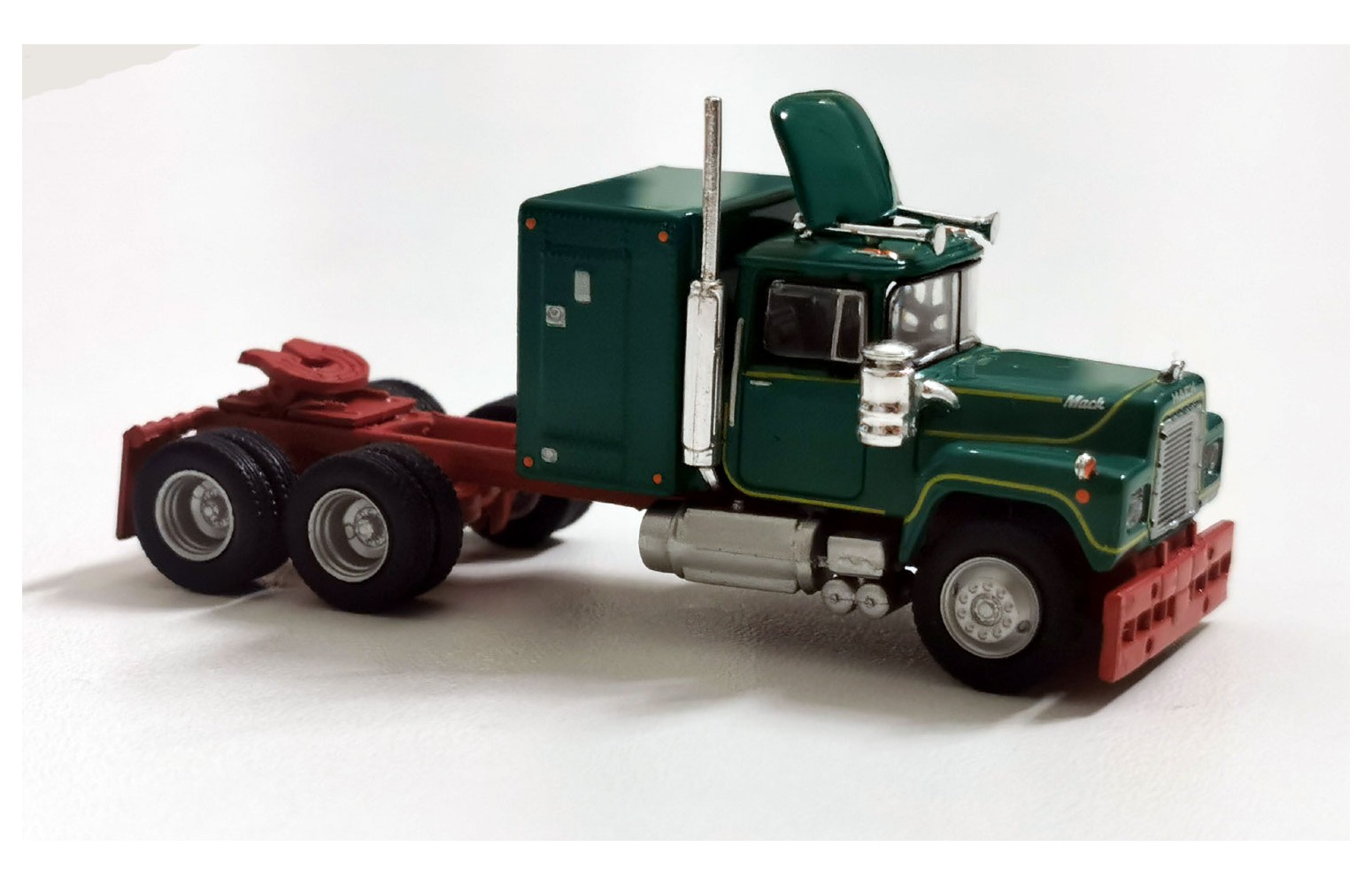 BREKINA 85803 - Mack RS 700 (1966), Verde/rosso – 1:87