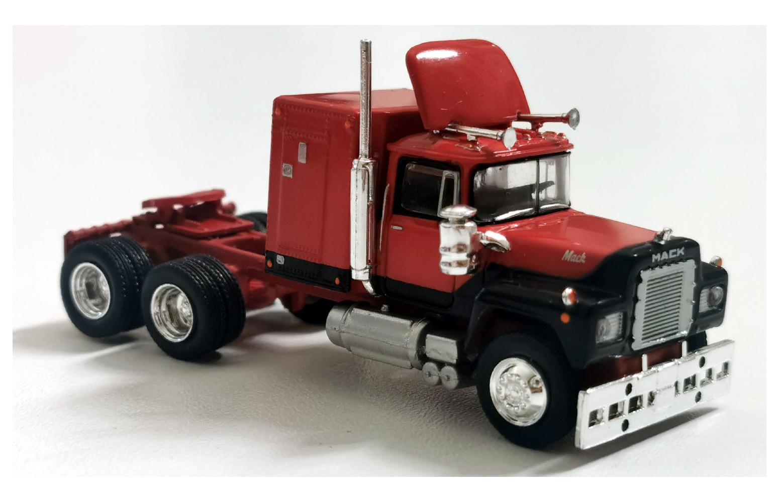 BREKINA 85804 - Mack RS 700 (1966), Nero/Rosso – 1:87