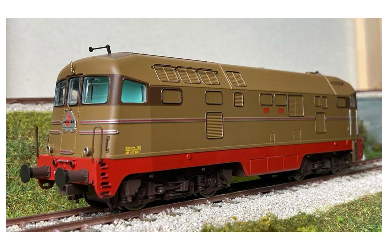 OS.KAR. OS H0 1020 Locomotiva D 341.4001 prototipo ANSALDO FS castano/isabella ep.IV