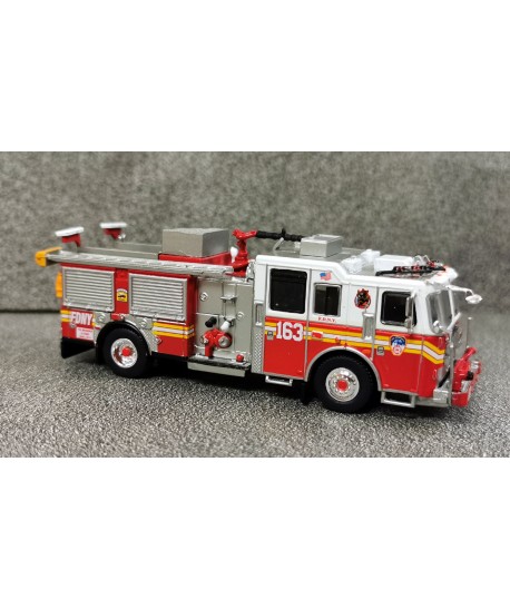 Premium ClassiXXs 870683 KME Severe service, FDNY - Staten Island 1:87