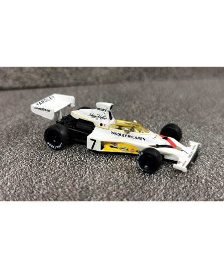 BREKINA 22954 McLaren M23, formula 1, n. 7 D. Hulme - 1:87