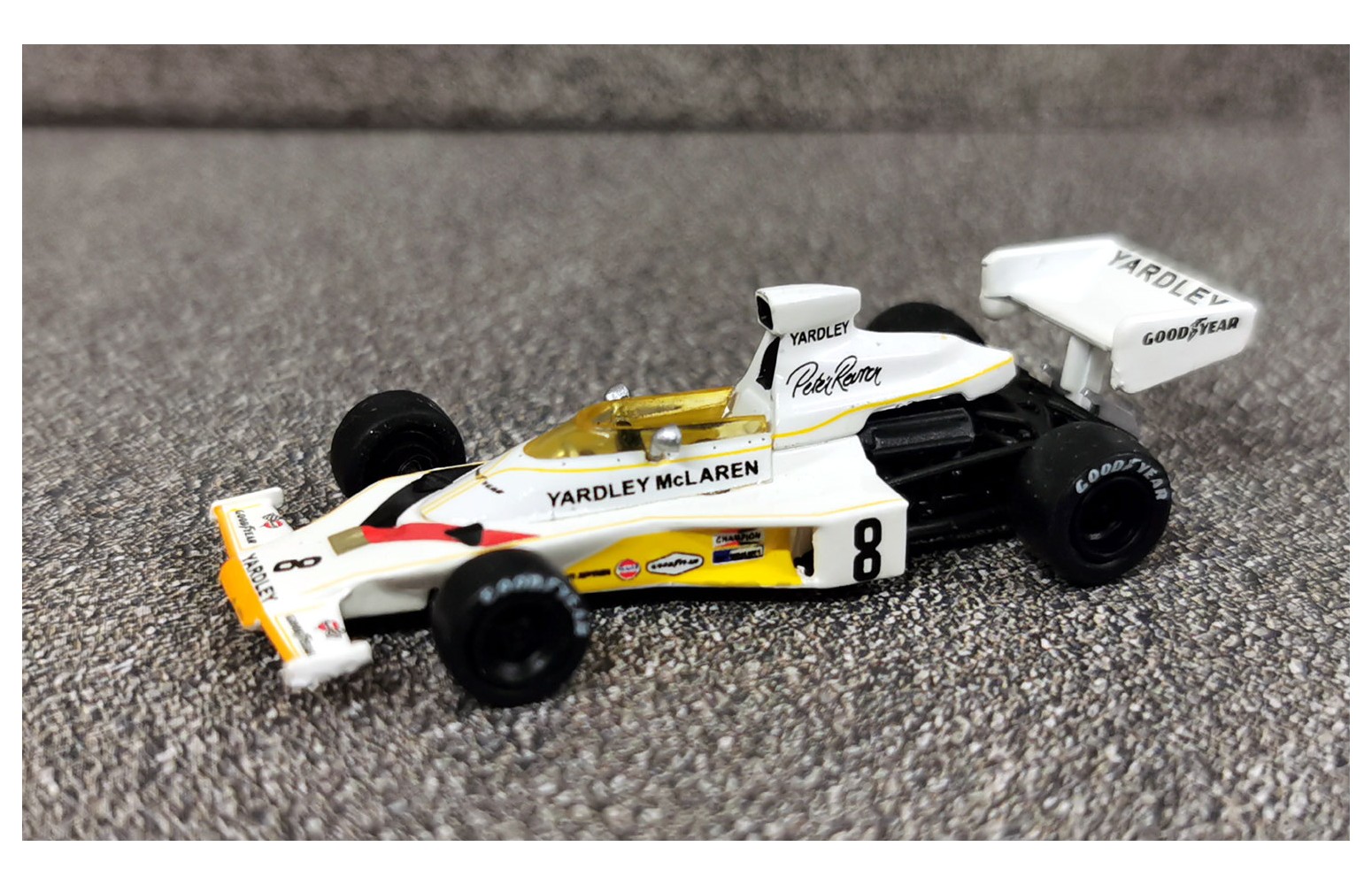 BREKINA 22955 McLaren M23, Formula 1, N. 8 P. Revson - 1:87