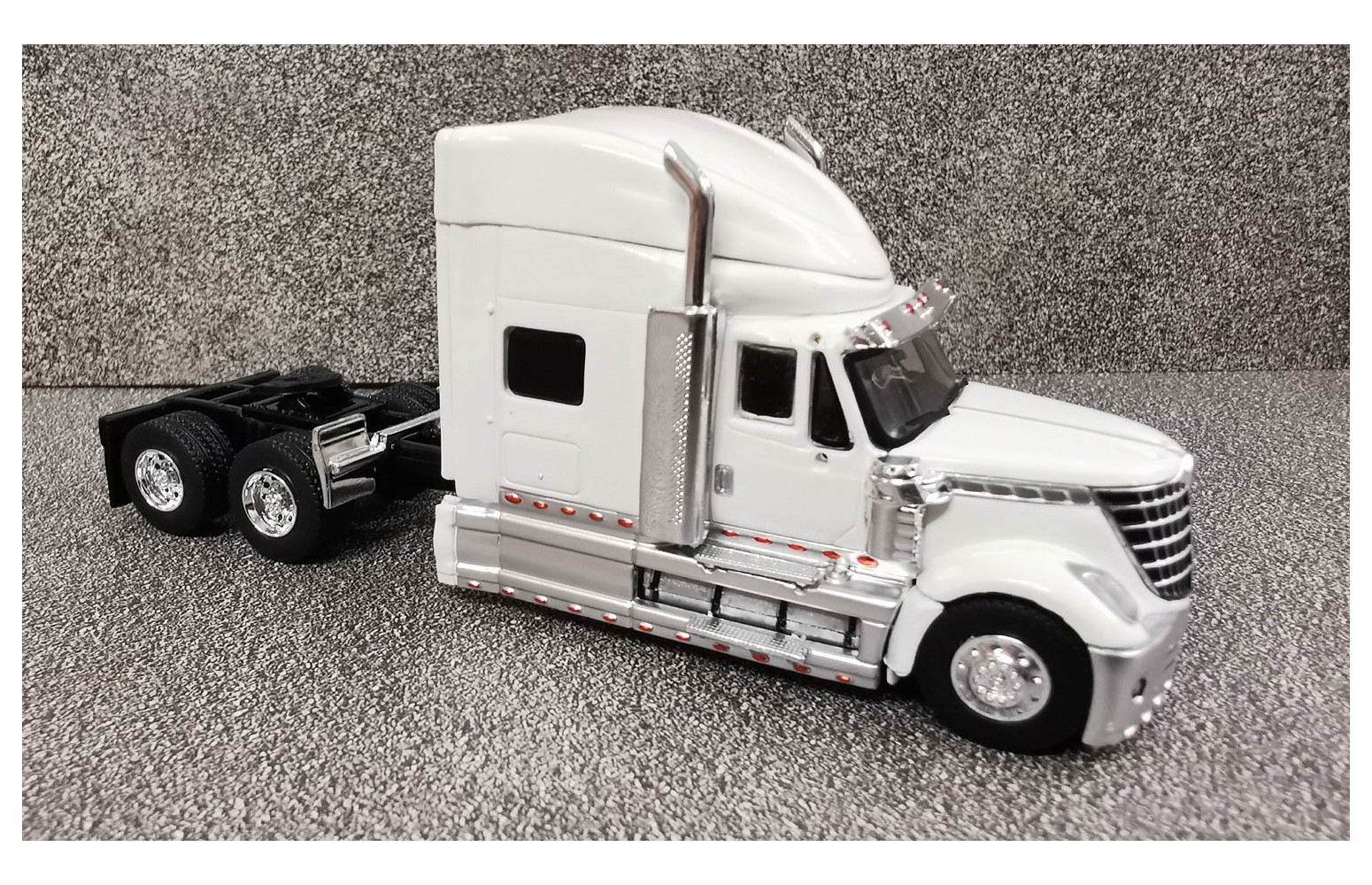 BREKINA 85827 - International Lonestar, Bianco, 2010 - 1:87