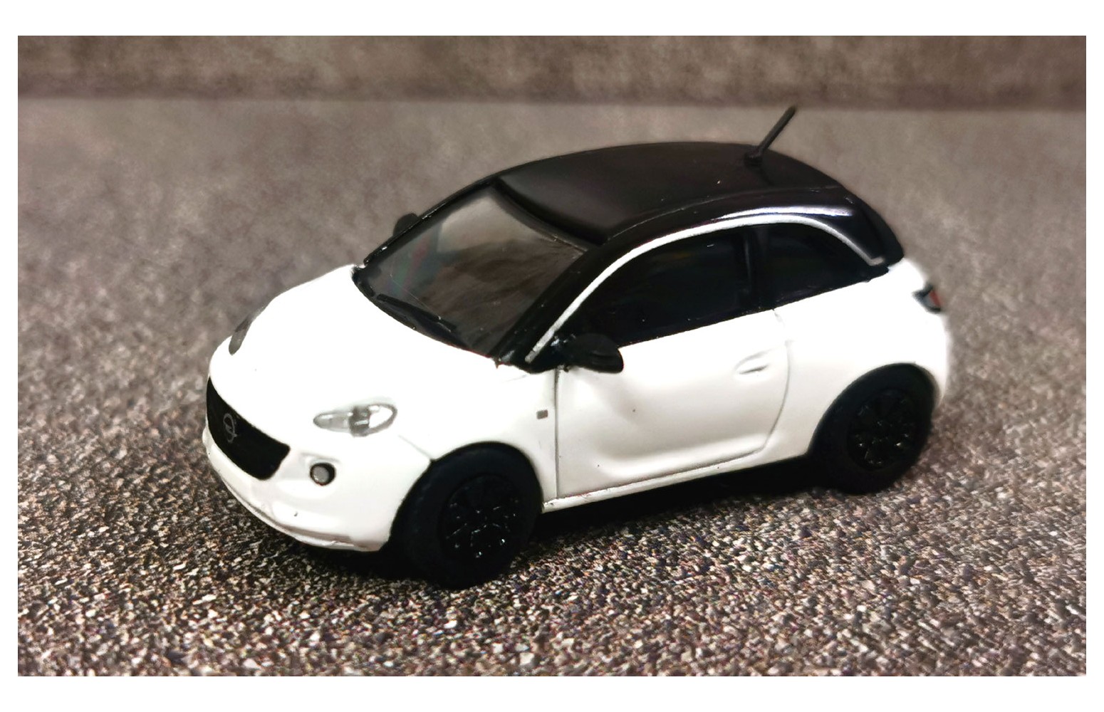 Premium ClassiXXs 870383 – Opel Adam, Bianco/Nero – 1:87