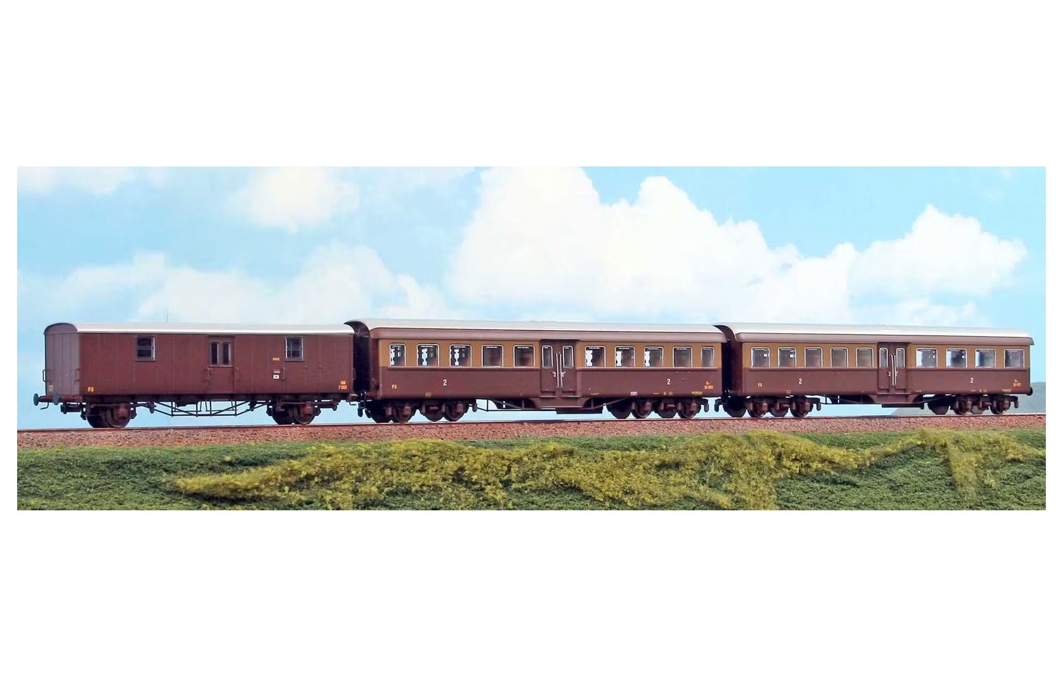 ACME H0 55205 Set treno Corbellini con 1 postale UM 7000 e 2 carrozze Corbellini castano isabella FS Ep. III