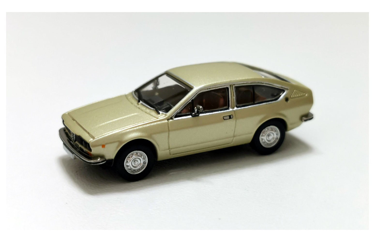 Premium ClassiXXs 870426 – Alfa Romeo Alfetta GT, Verde metallizzato – 1:87