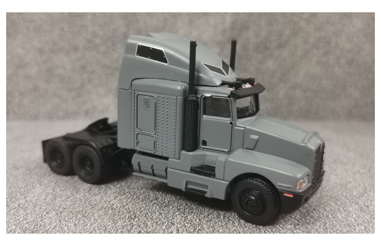 BREKINA 85928 - Kenworth T 600, grigio opaco - 1:87