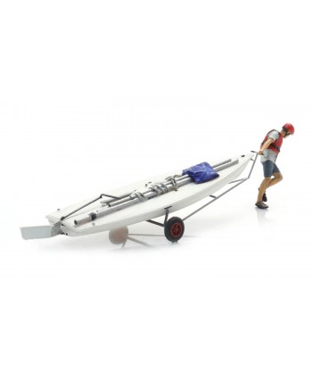 ARTITEC H0 387.595 Laser barca a vela su rimorchio più personaggio, Resina - 1:87