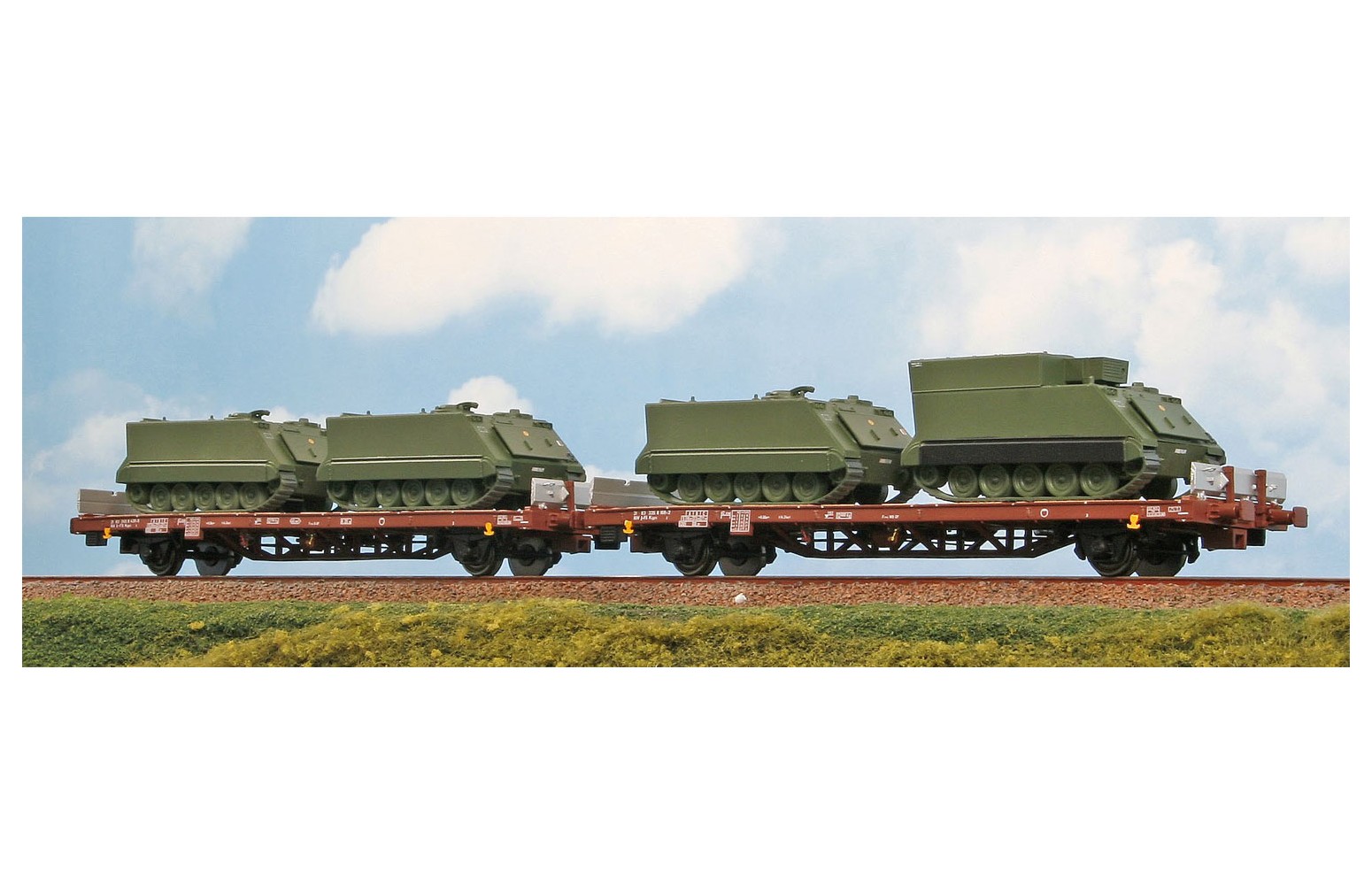 ACME H0 45190 - Set di due carri Kgps caricati con mezzi militari, tre M113 e un M577 - FS Ep. IV-V