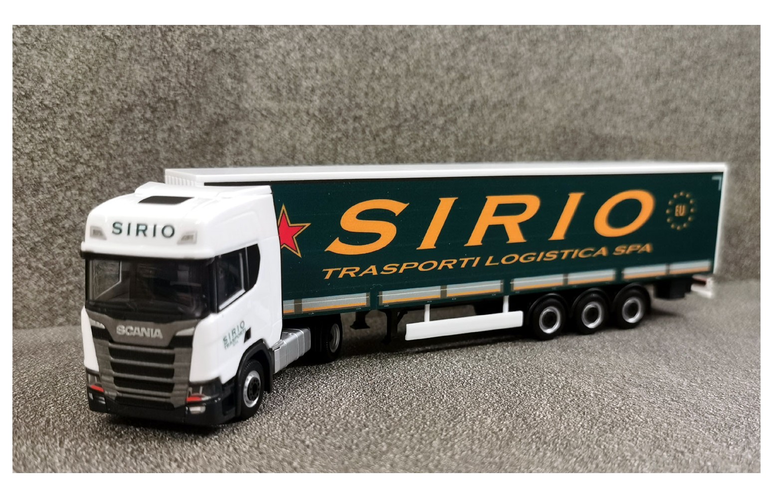 PIRATA PIHR 957779 - Scania CR20 HD con semirimorchio "Sirio Trasporti" - 1:87