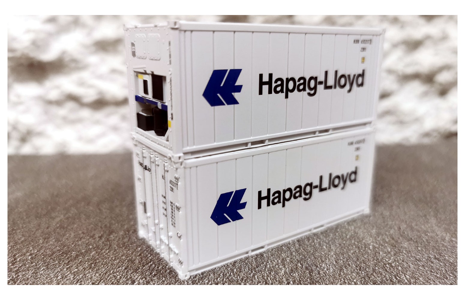 PIRATA PI12317 - Set 2 Container Da 20" Frigo "HapagLloyd" - 1:87