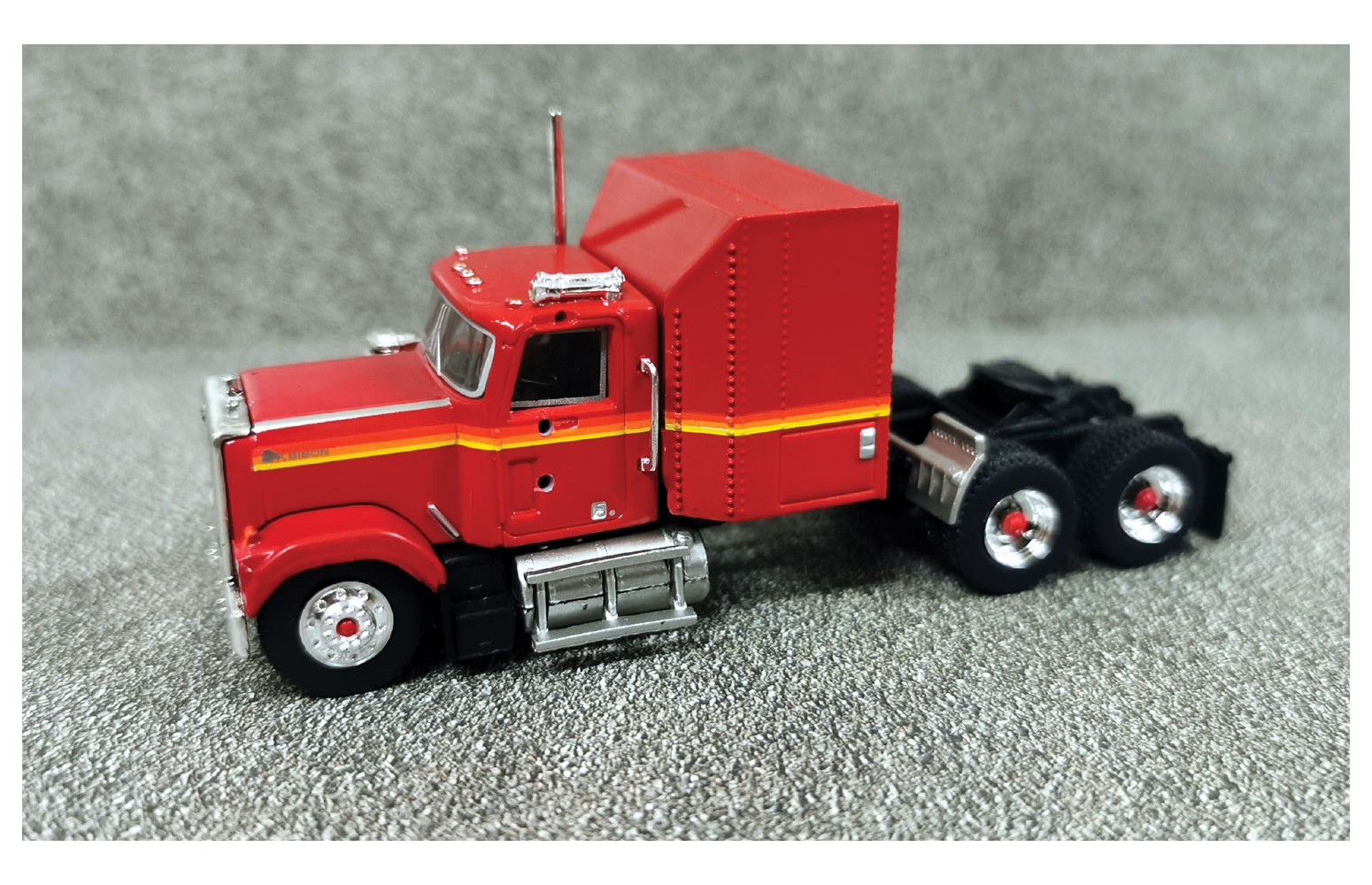 BREKINA 85784 - Chevrolet Bison, rosso, 1:87