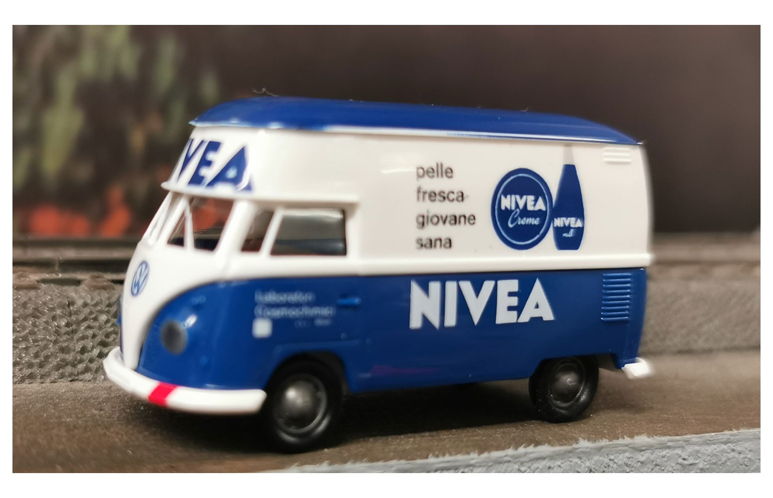 Brekina 32621 Volkswagen T1B Furgone, 1960, Nivea (IT) - 1:87