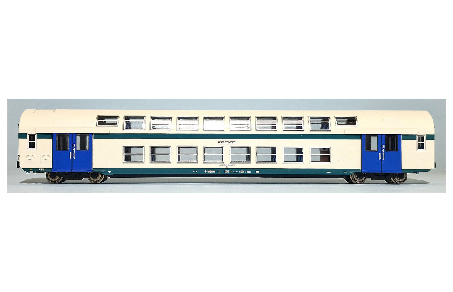VITRAINS H0 3437 Carrozza 2a cl. livrea XMPR, illuminata, logo Trenord Ep. V