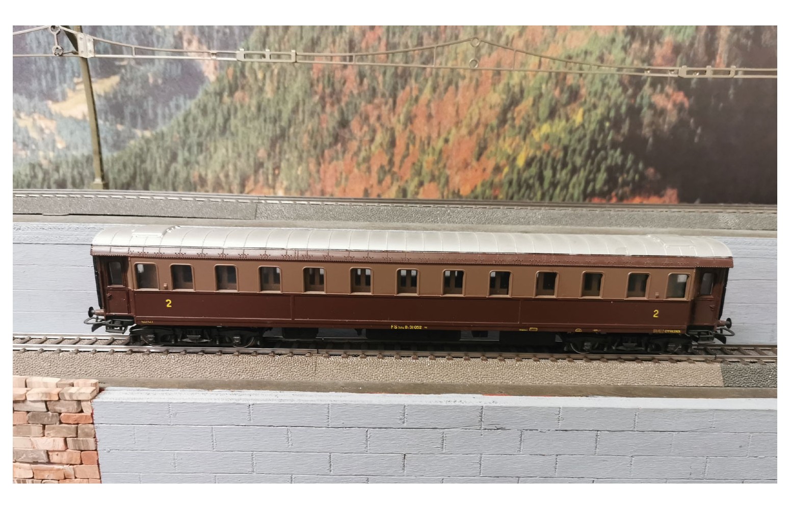 RIVAROSSI H0 2511 carrozza passeggeri FS, tipo Bz 31052, 2a cl., castano/isabella, ep. III (seconda mano)