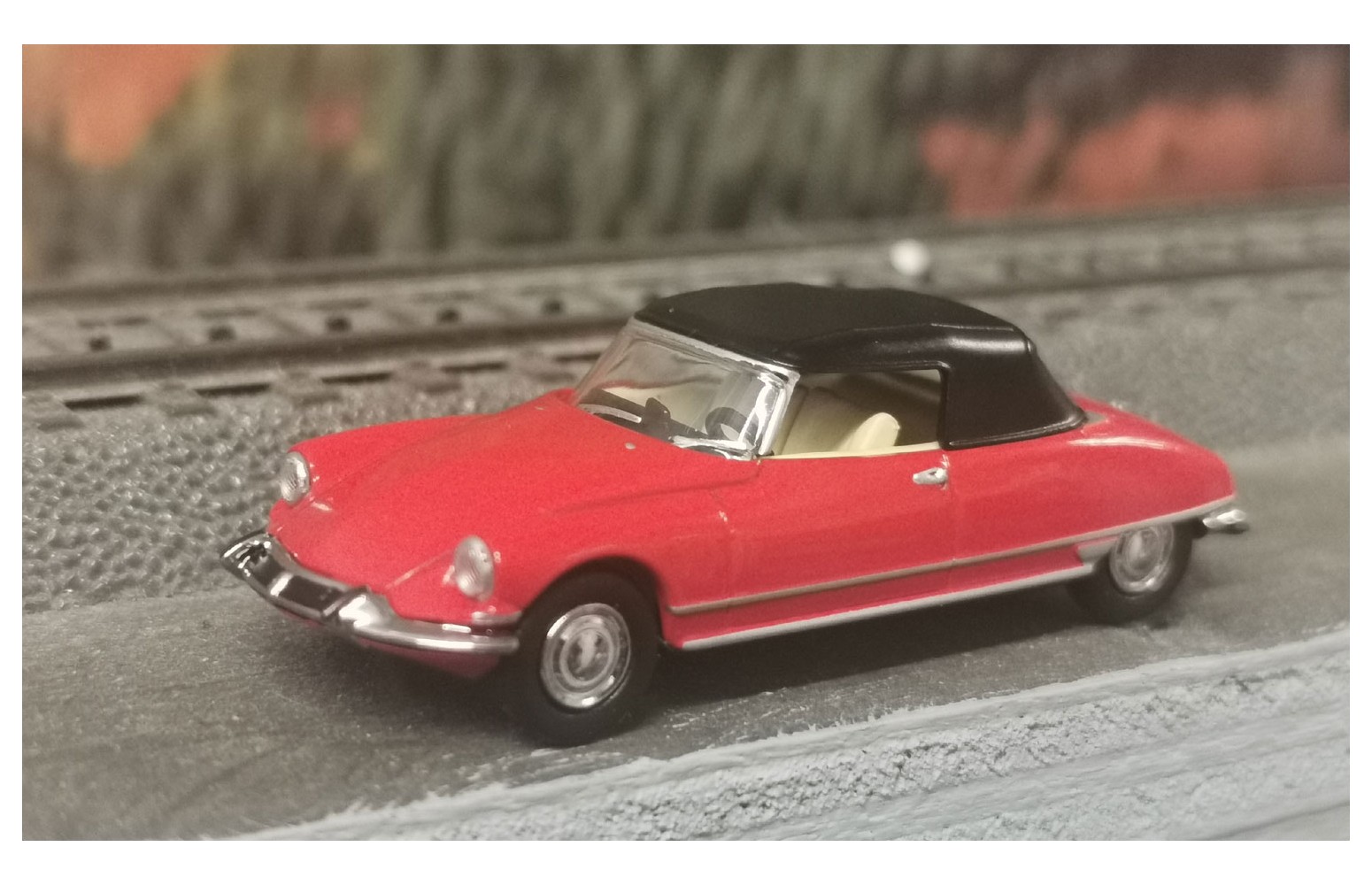 BREKINA 14230 - Citroen DS Cabriolet, rosso - 1:87