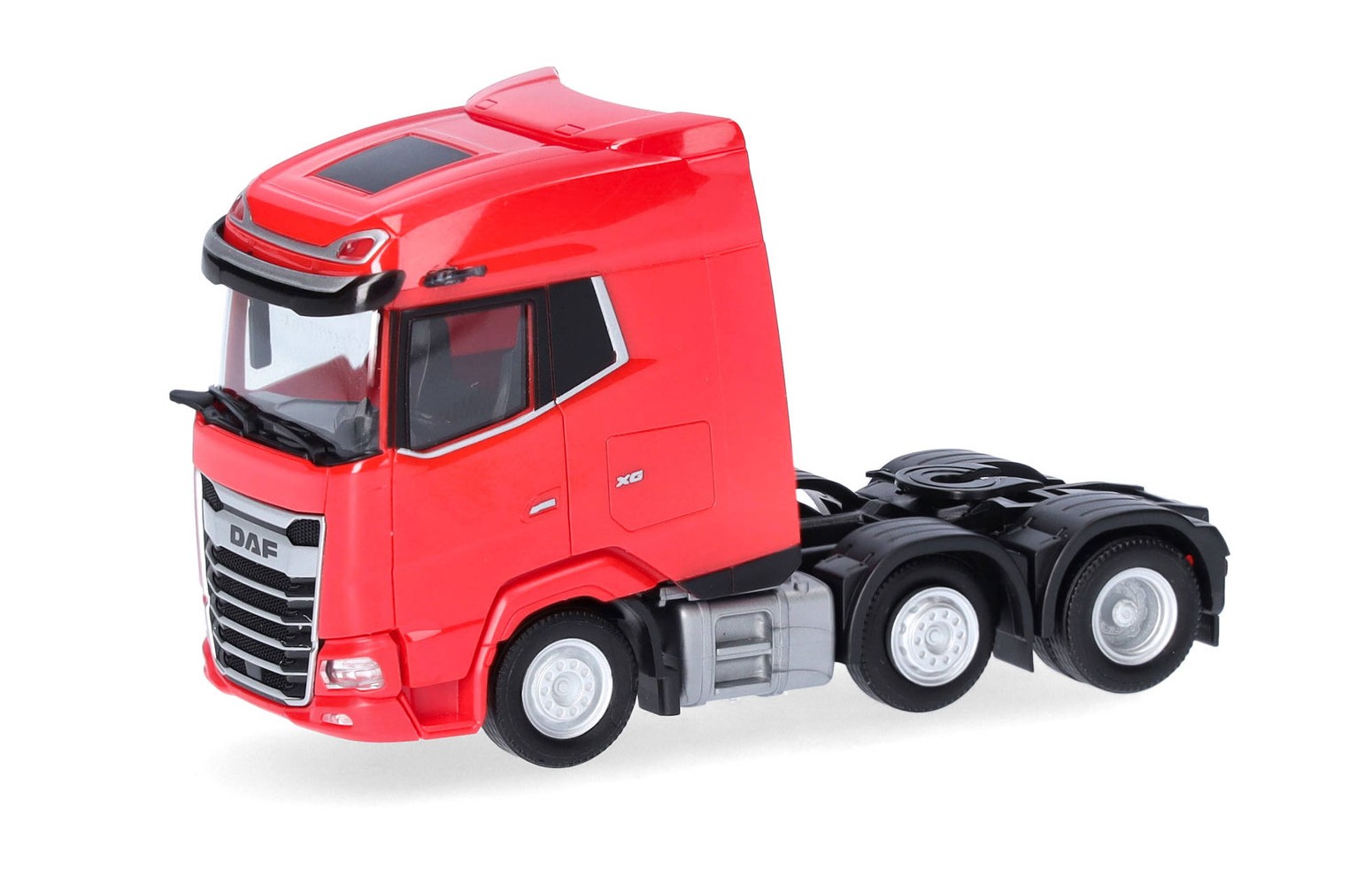 HERPA 318983 Trattore DAF XG a 3 assi (6x2), rosso traffico - 1:87