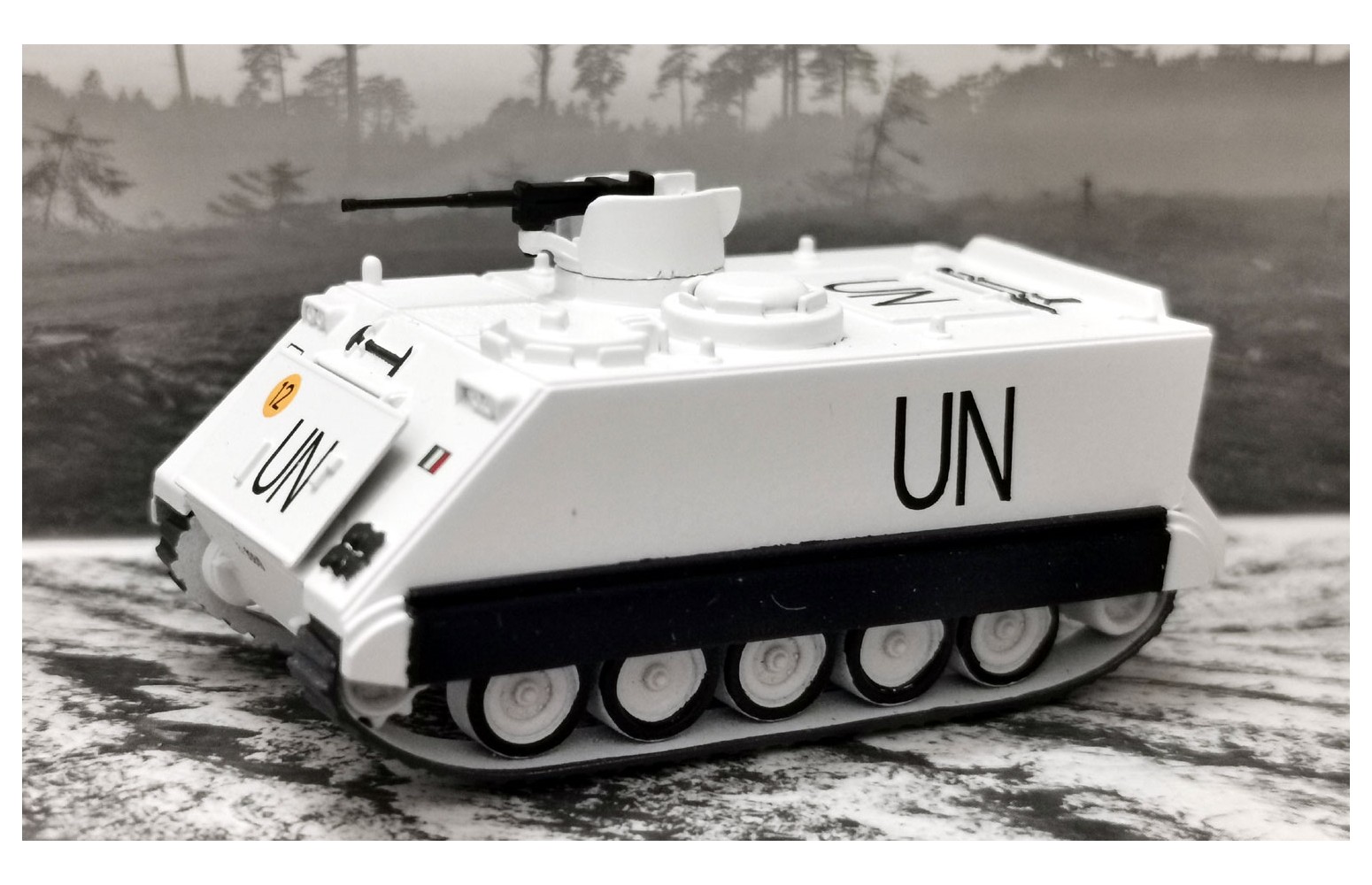 BLACKSTAR DOC-00002 - M113 U.N., Esercito Italiano in livrea bianca - 1:87