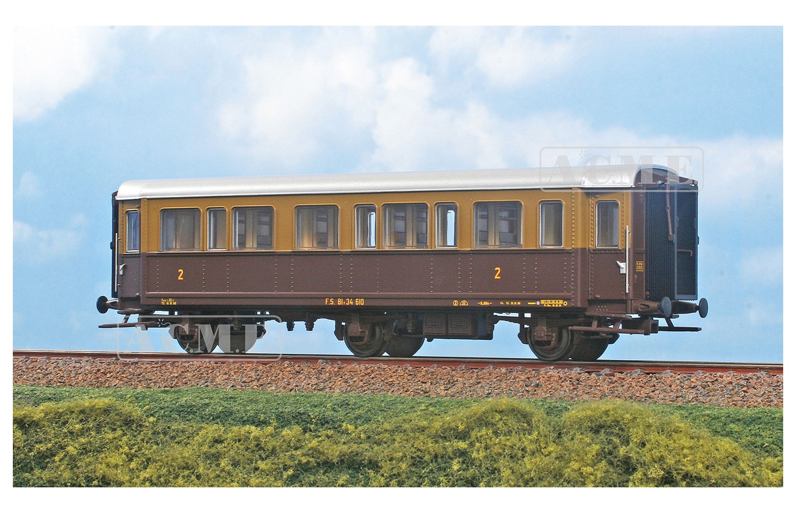 ACME H0 51142 Carrozza a 3 assi Tipo FS 1904 BIy 34610 in livrea castano/Isabella Ep. III