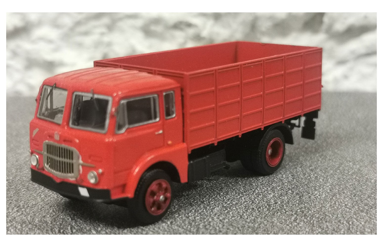 ASTER MODEL T204-R - FIAT 682 con sponde alte (rosso) - 1:87 (seconda mano)