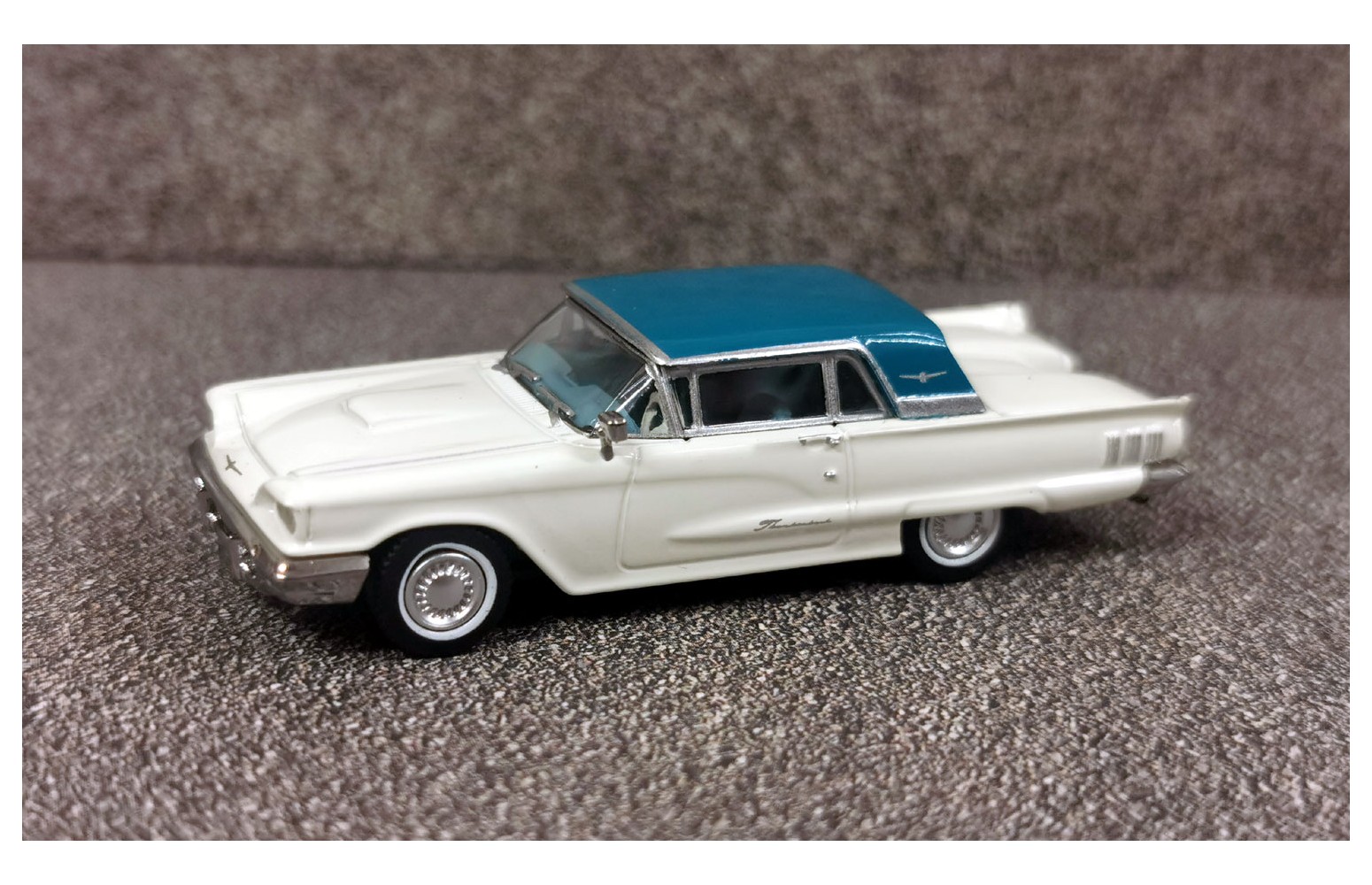 BREKINA 18200  Ford Thunderbird Cabriolet, bianco/blu, 1960, 1:87