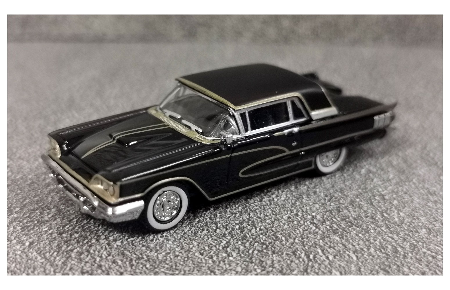 BREKINA 18205 Ford Thunderbird Cabriolet, nero/oro, 1960, 1:87