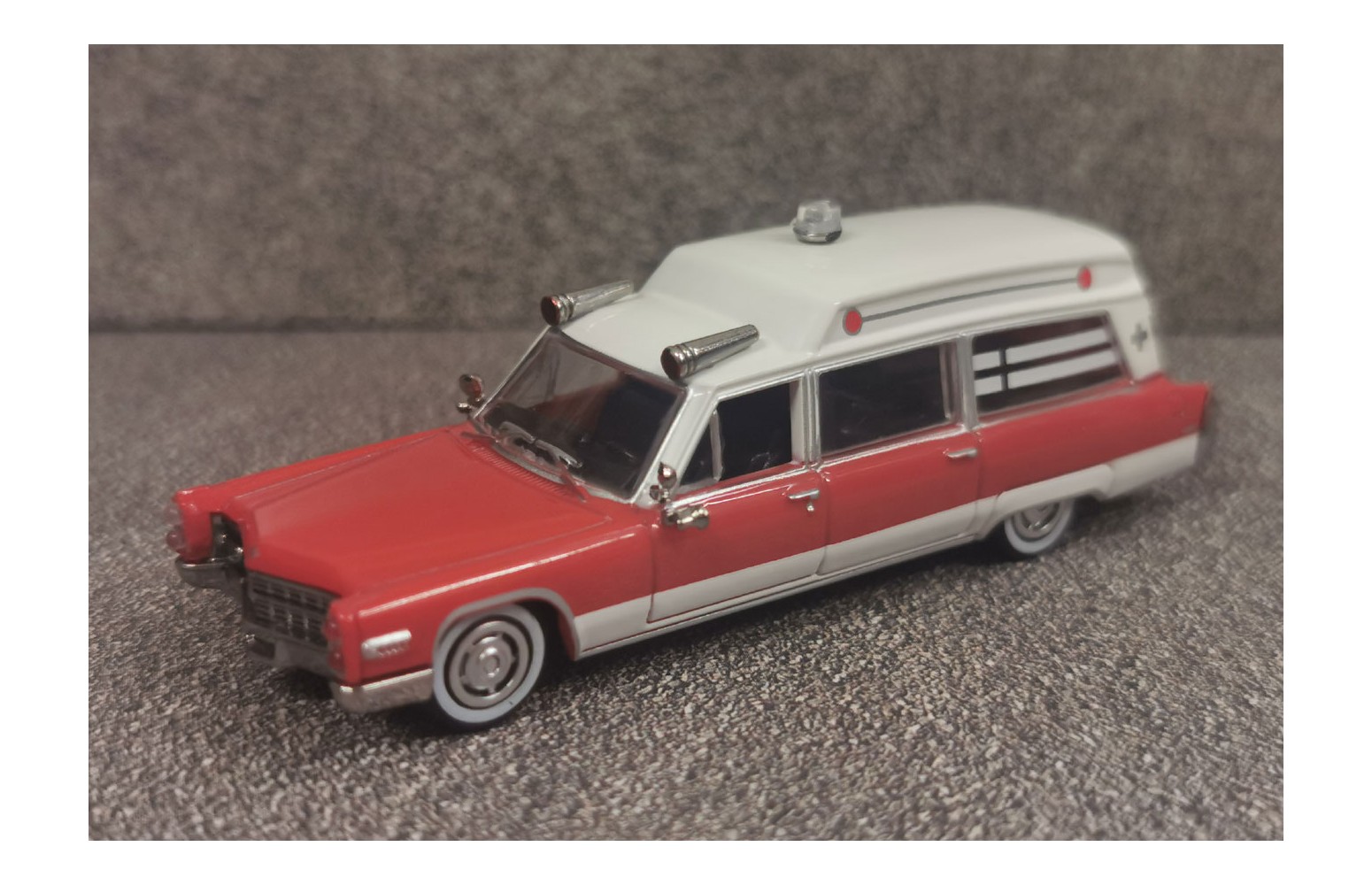 BREKINA 19776 - Cadillac Miller Meteor, Ambulanza, 1966 - 1:87