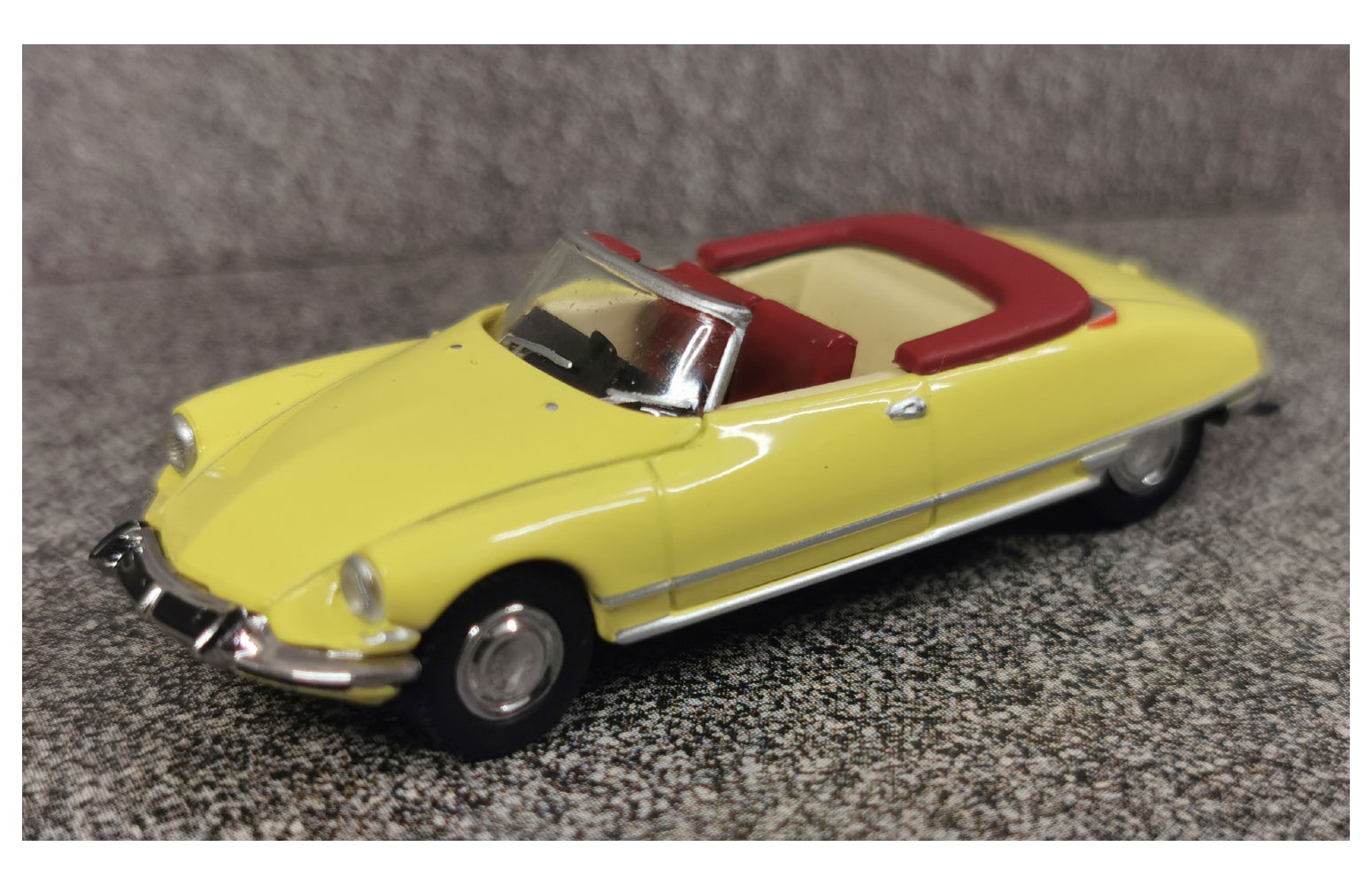 BREKINA 14232 - Citroen DS Cabriolet, giallo - 1:87