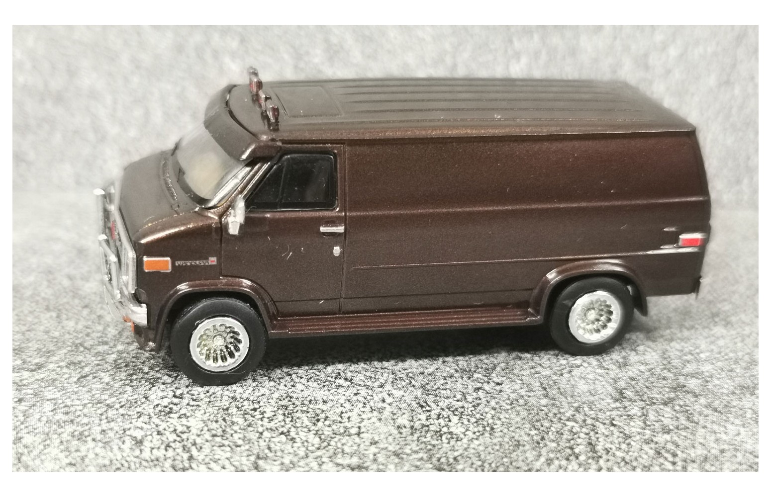 BREKINA 18252 - GMC Vandura (1983), marrone metall. - 1:87