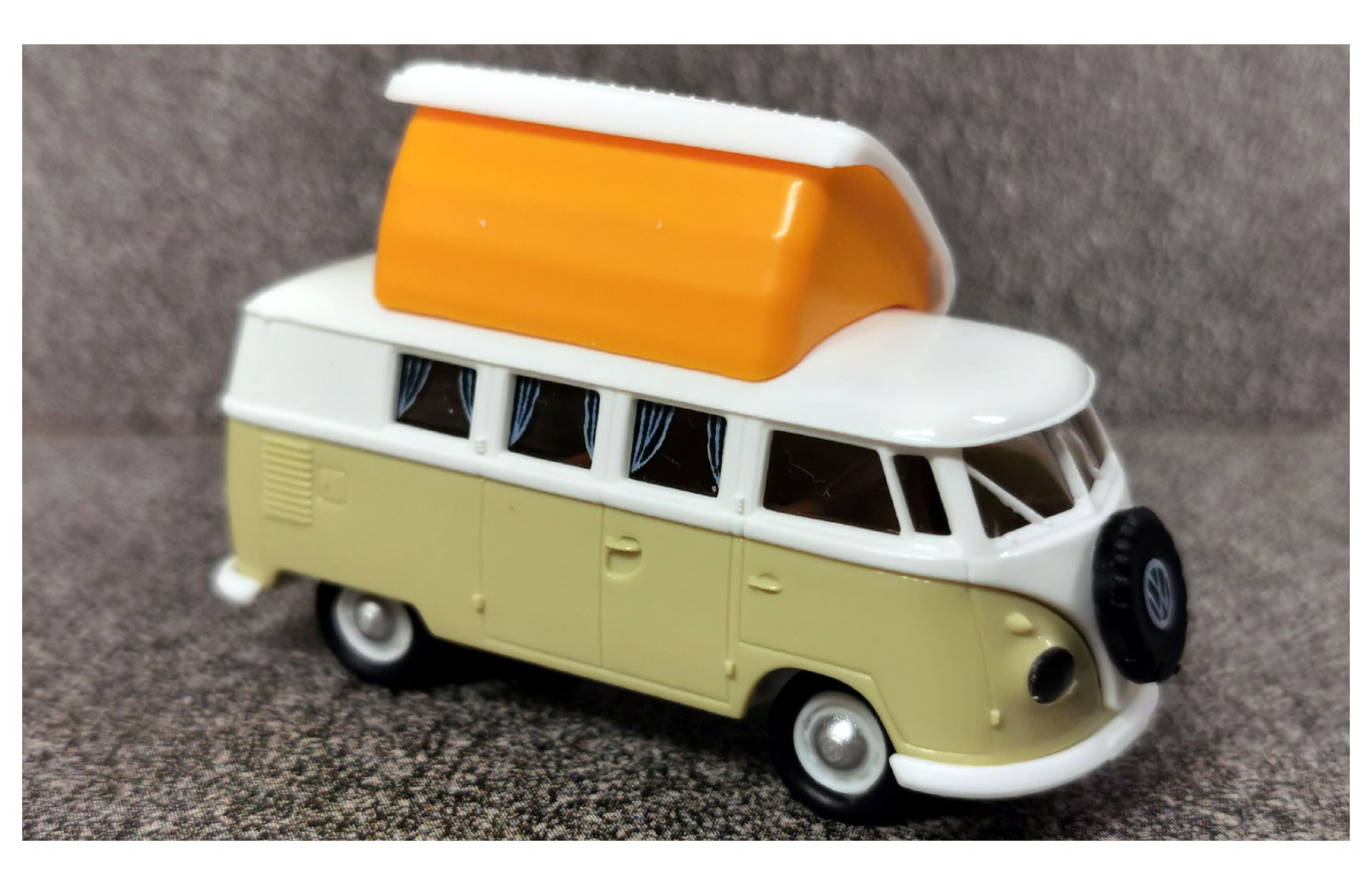 BREKINA 31633 - Camper VW T1b con tetto a mansarda - 1:87