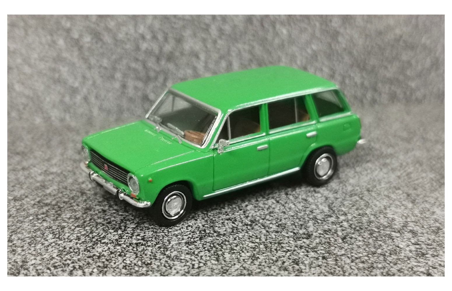 BREKINA 22426 - Fiat 124 familiare (1966), verde - 1:87