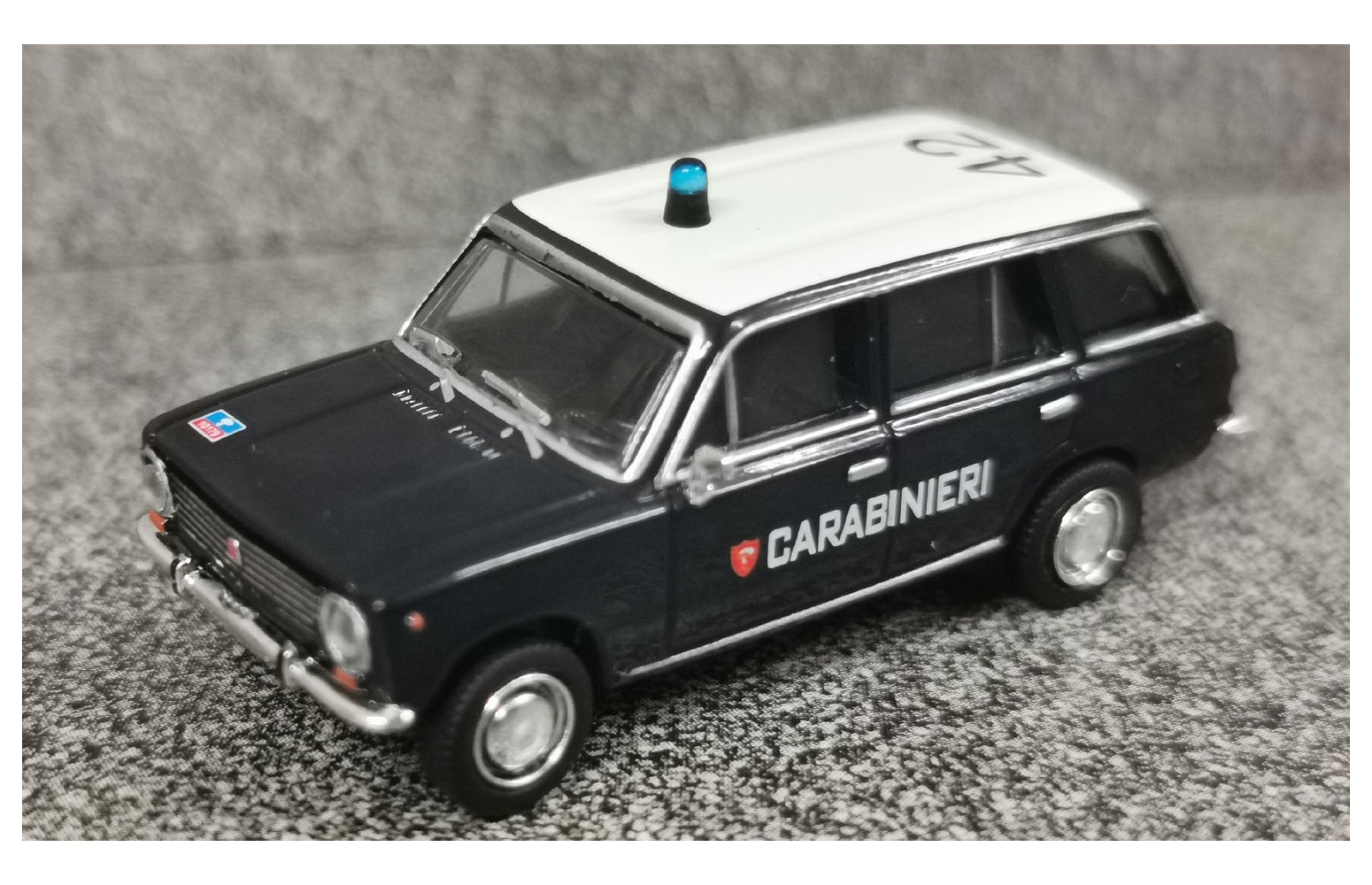 BREKINA 22427 - Fiat 124 familiare (1966) "Carabinieri" - 1:87