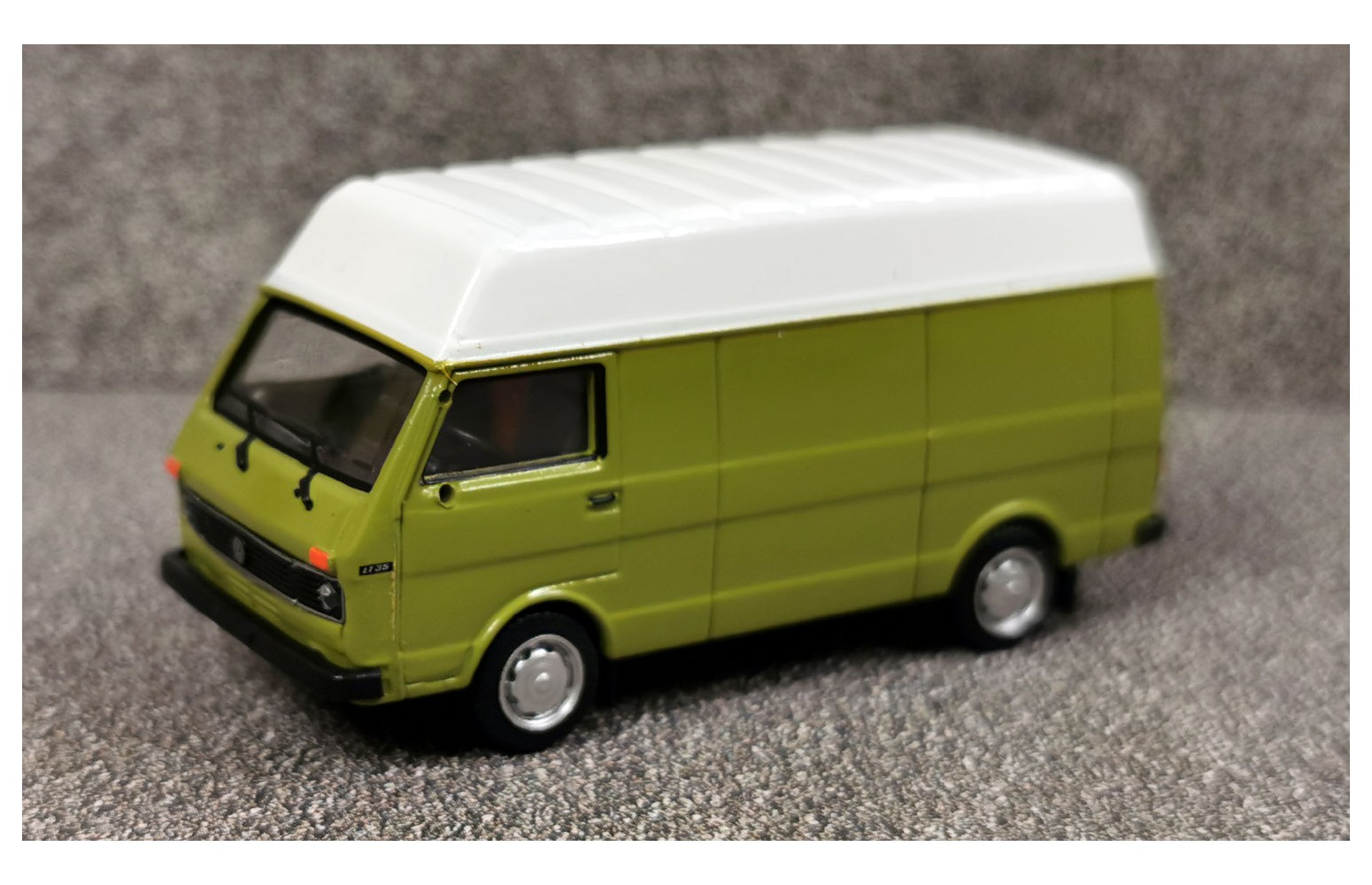 BREKINA 34955 - Volkswagen LT furgone tetto alto, verde - 1:87
