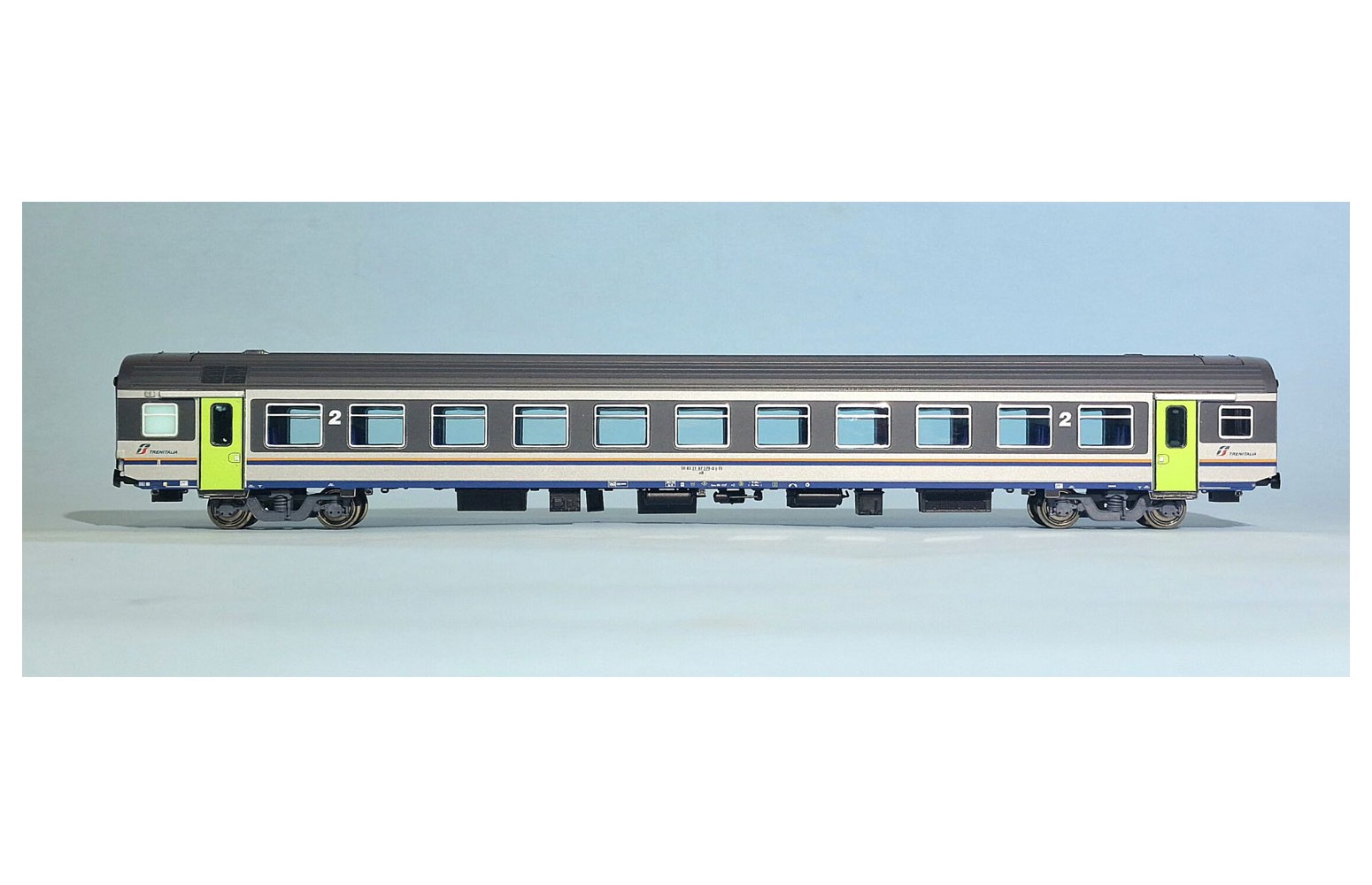 VITRAINS H0 3297 - Carrozza MDVE di 2′ classe in livrea DTR e tabelle gialle FS Ep. VI