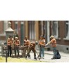 ARTITEC 5870090 - Sei manutentori del parco in azione, resina - 1:87