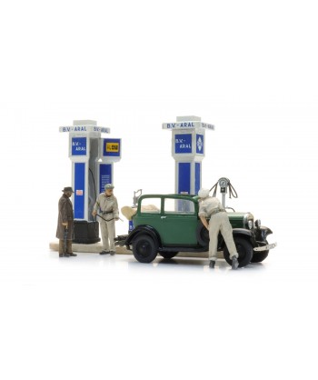 ARTITEC 5870140 - Alla stazione di servizio, 3 personaggi, resina - 1:87