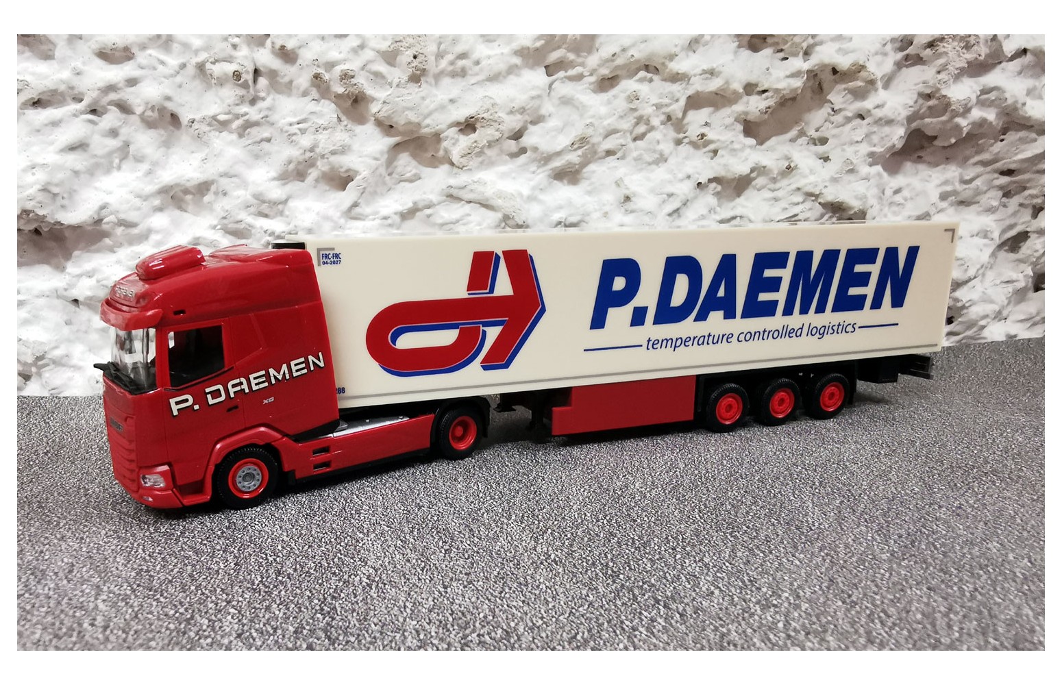 HERPA 317283 DAF XG con semirimorchio frigorifero "P. DAEMEN" - 1:87