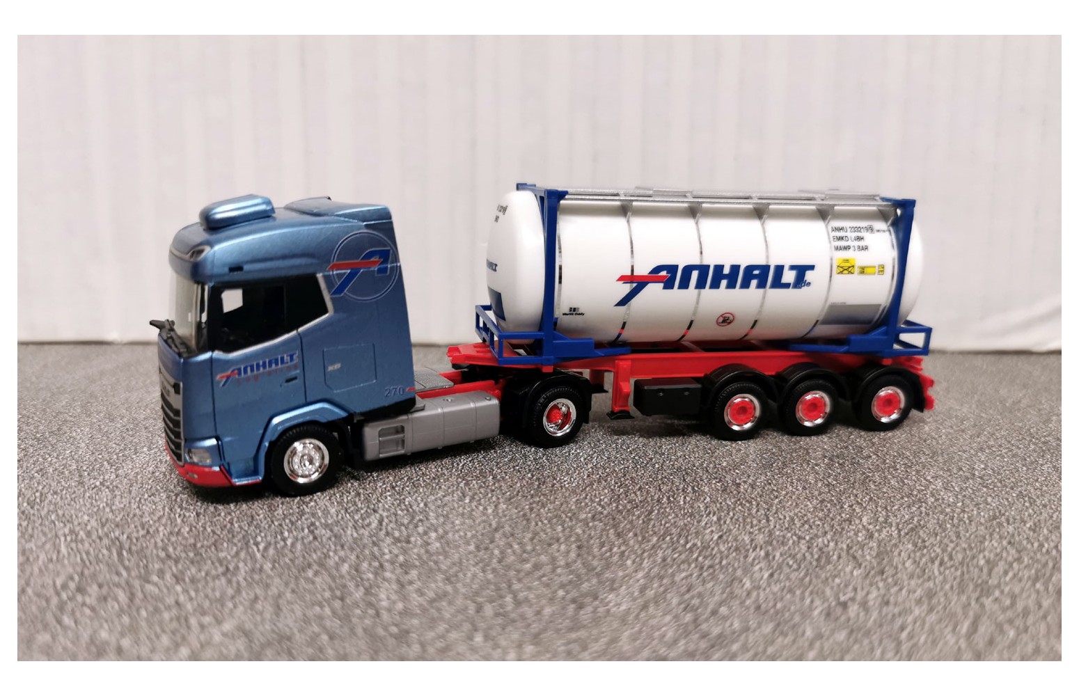 HERPA 316323 - DAF XG con semirimorchio tankcontainer "Spedition Anhalt" 1:87
