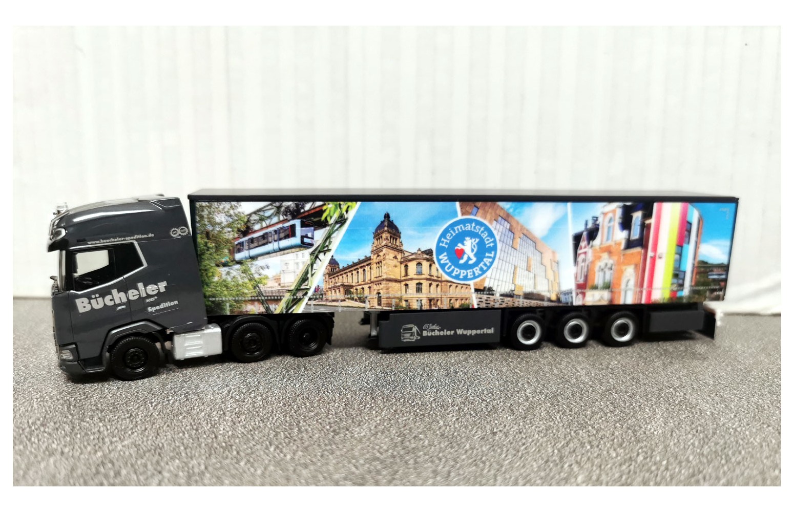 HERPA 319737 DAF XG+ (6x2) con  Semirimorchio DAF XG+ "Bücheler Wuppertal" - 1:87