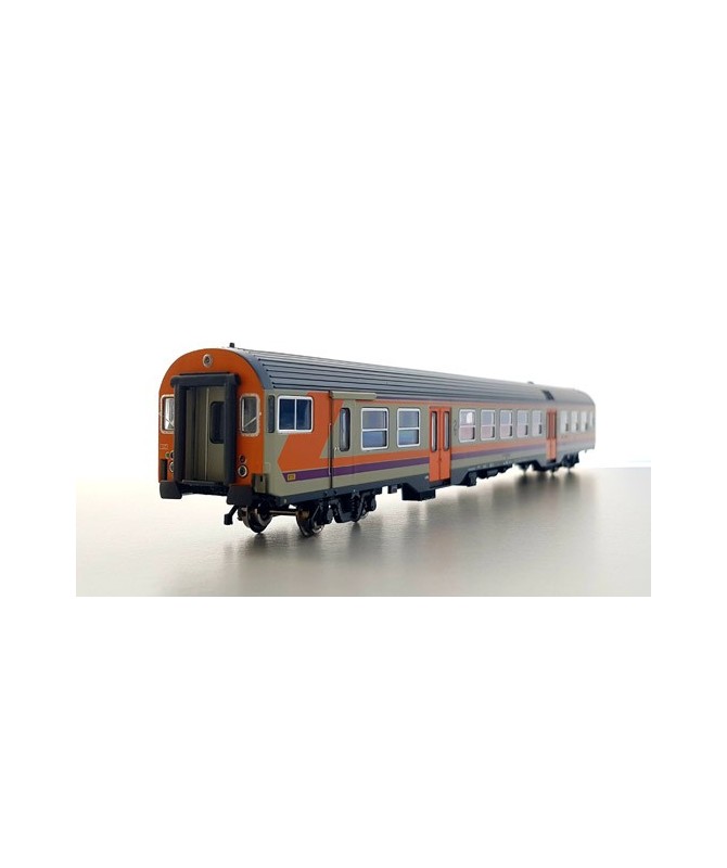 VITRAINS H0 3229 – Carrozza 2′ Cl. Pilota Passante TE MDVC – Livrea origine Logo inclinato, illuminata – FS Ep. IV