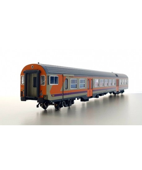 VITRAINS H0 3229 – Carrozza 2′ Cl. Pilota Passante TE MDVC – Livrea origine Logo inclinato, illuminata – FS Ep. IV