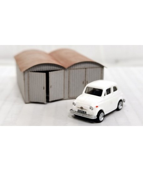 PIRATA H0 PI12111 – Garage in lamiera doppio con Fiat 500 panna