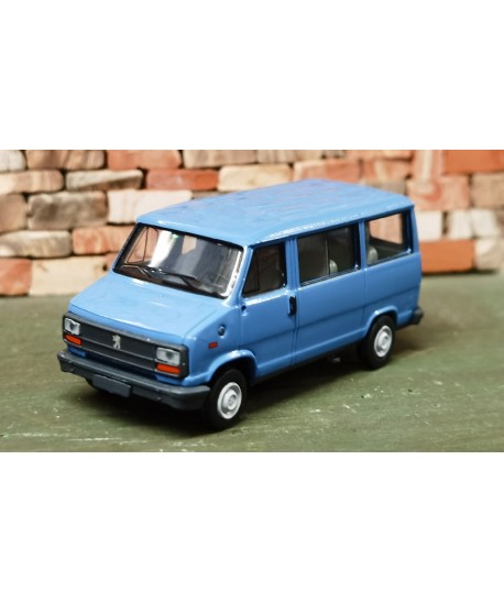 brekina 34905 bus peugeot J5